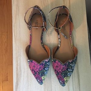 NWOT / Floral Scallop Flats with Strap